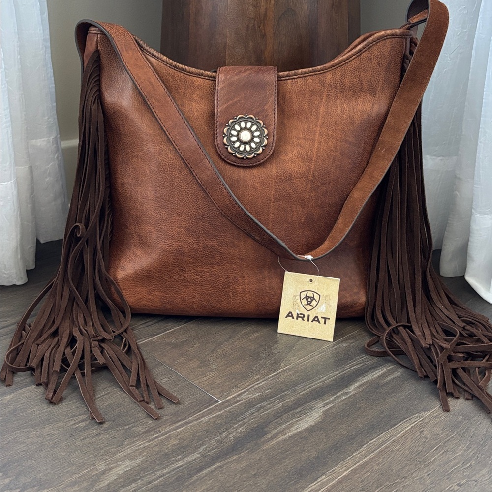 Ariat Betsy Shoulder Bag,distressed leather,fringe,snap top,concho, zip pocket - Picture 2 of 13